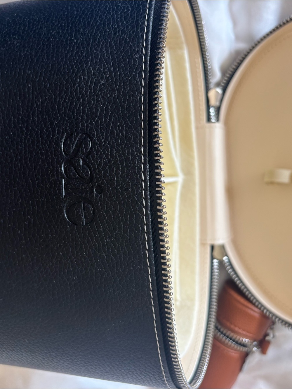 Saie Black Pebbled Leather Toiletry Case with Cream Interior - Picture 5 of 5